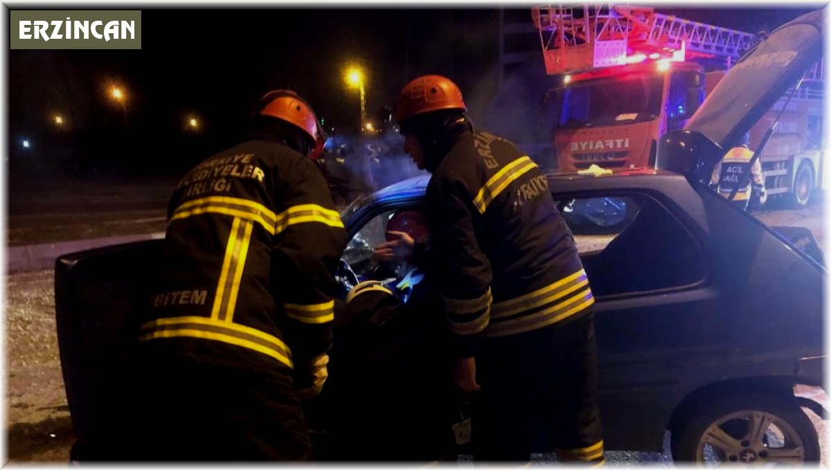 Takla atan otomobilde sıkışan sürücüyü itfaiye kurtardı