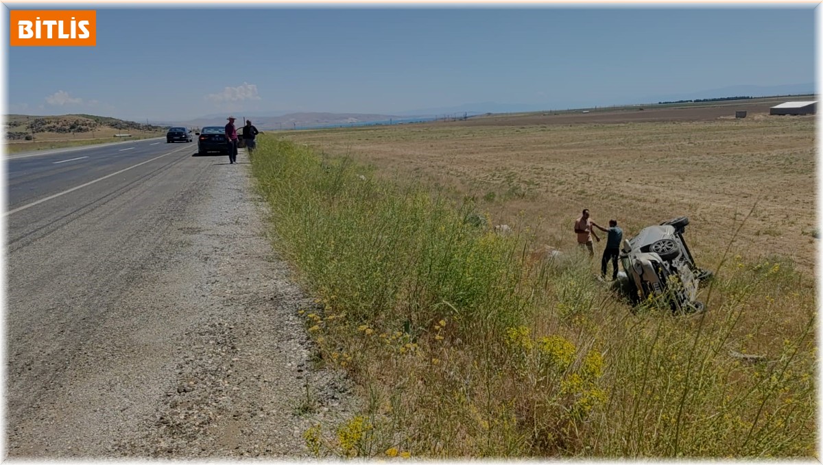 Takla atan otomobildeki 2 kişi kazayı hafif sıyrıklarla atlattı