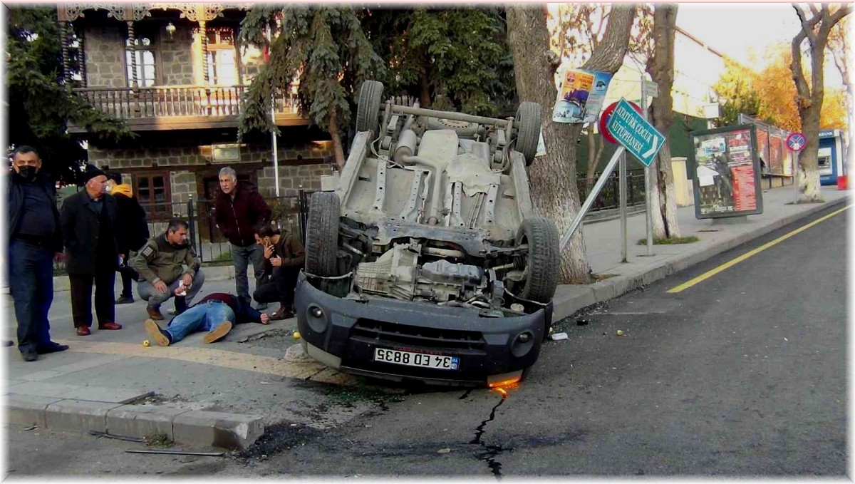 Takla atan otomobilden yaralı kurtuldu