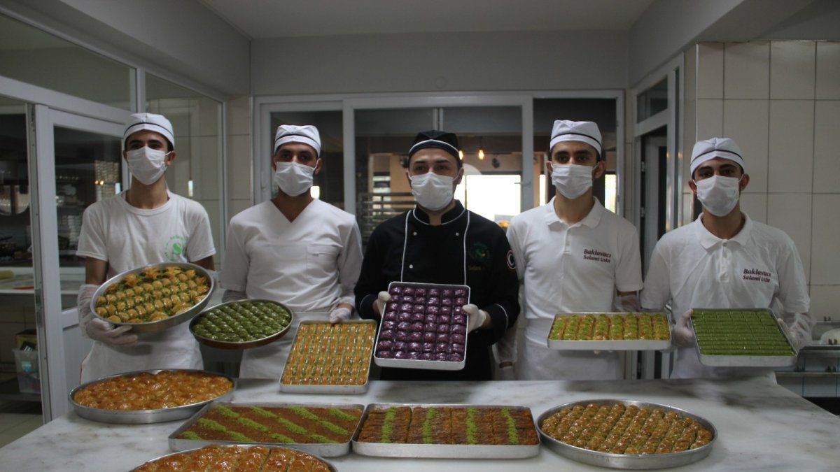 Tam 3 bin 500 tepsi sipariş var, yetiştiremiyorlar