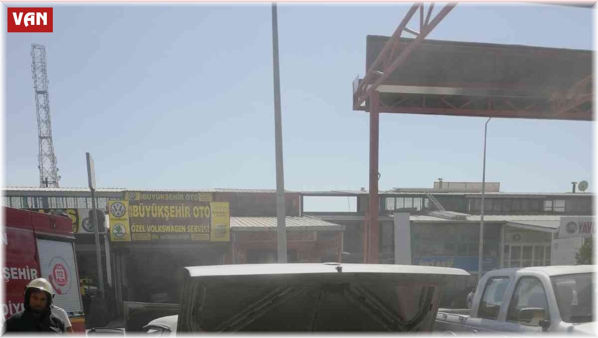 Tamir edilen otomobil yandı