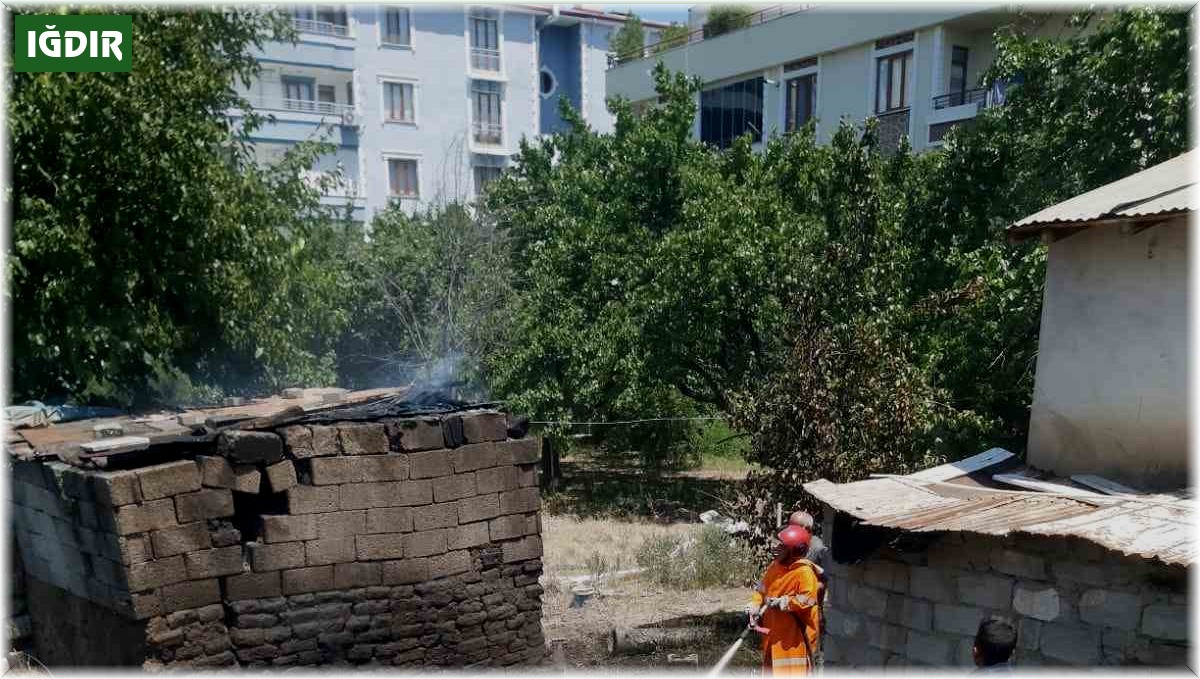 Tandır damında çıkan yangın kısa sürede söndürüldü