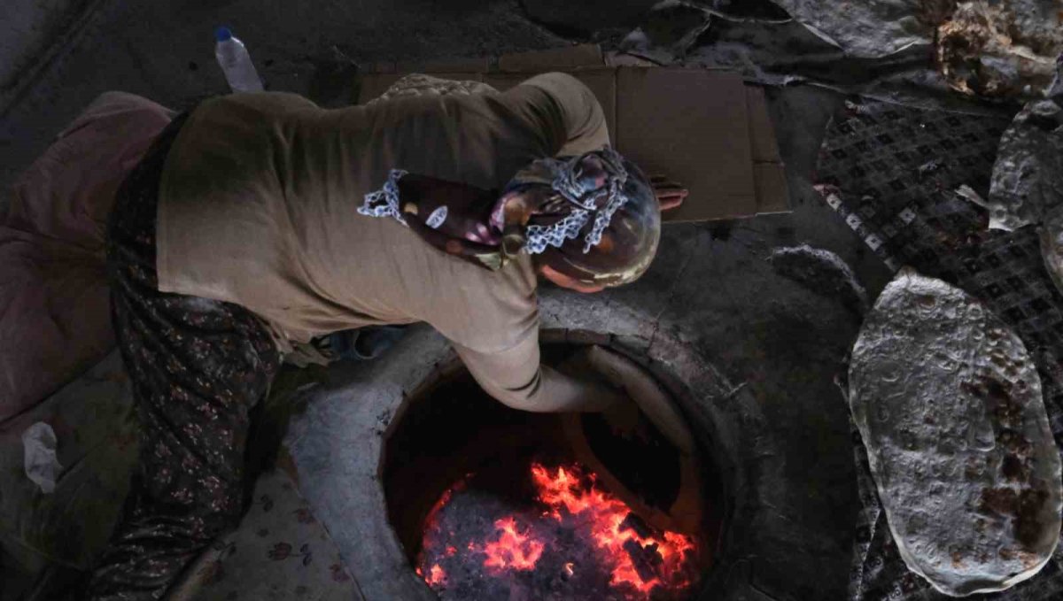 Tandırlar Ramazan sofraları için yanıyor