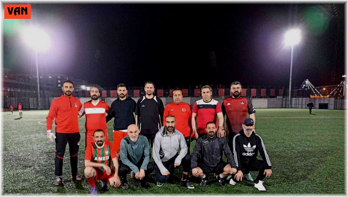 Taraftar grubuyla basın mensupları arasında dostluk maçı