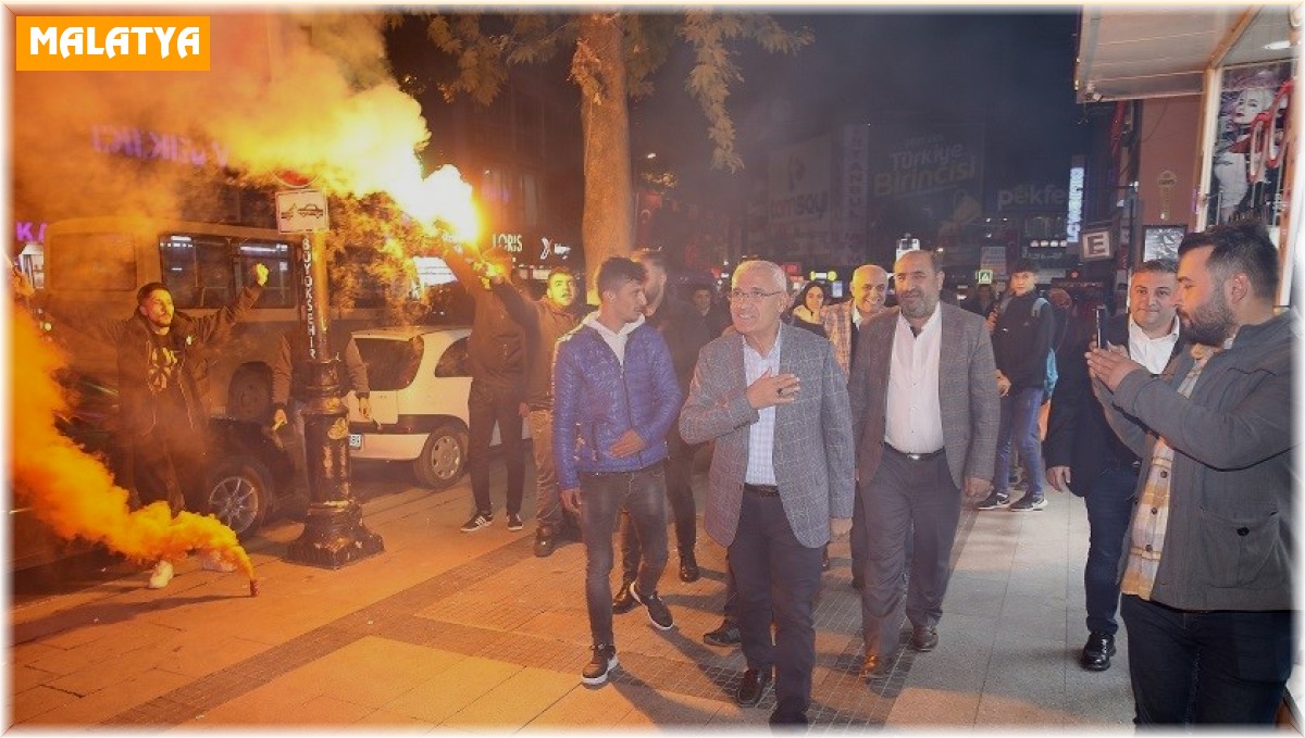 Taraftarlardan Başkan Güder'e coşkulu karşılama