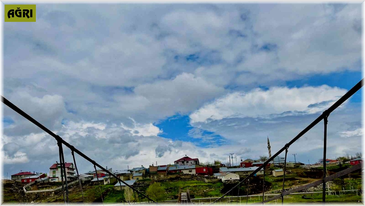 Tarihi Asma Köprü, manzarasıyla göz kamaştırıyor