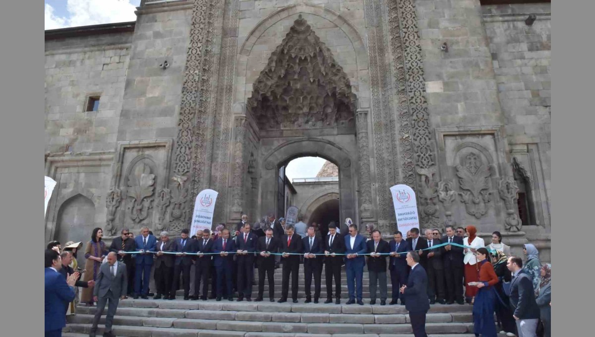 Tarihi Çifte Minareli Medrese'de 'Hayat boyu öğrenme haftası' etkinliği