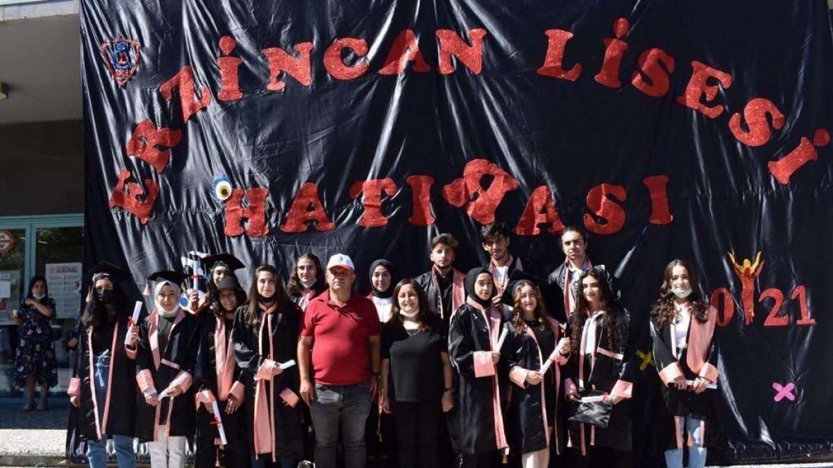 Tarihi Erzincan Lisesi 113. mezunlarını coşkuyla uğurladı