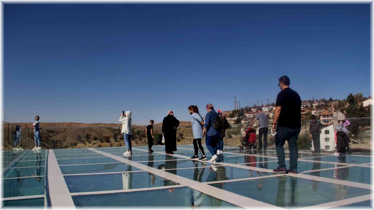 Tarihi Harput Kalesi turistlerin gözde mekanı haline geldi