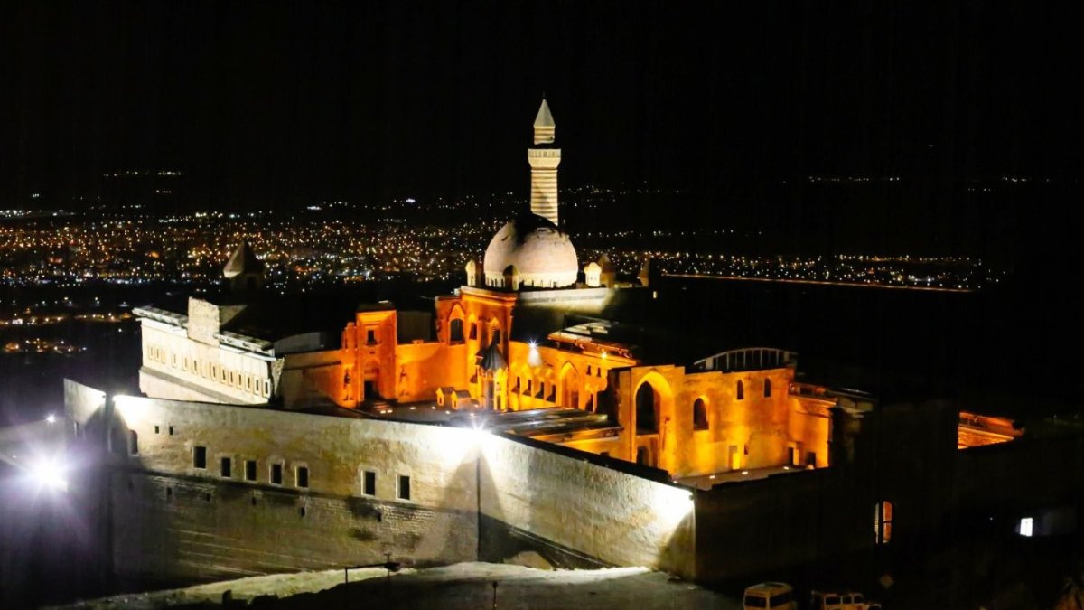 Tarihi İshakpaşa Sarayı, aydınlatma sistemleriyle donatıldı