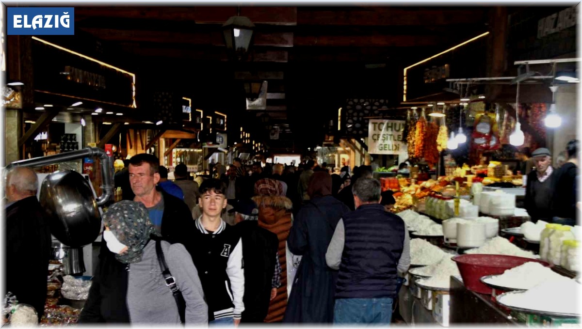 Tarihi Kapalı Çarşı'da bayram yoğunluğu