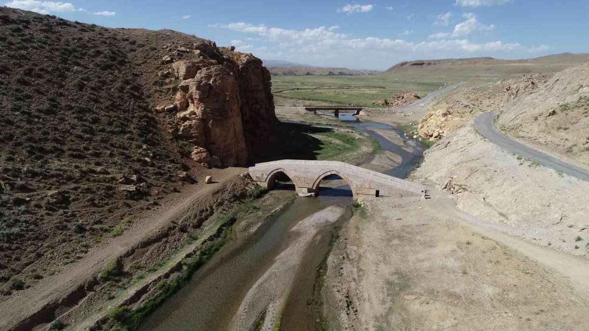 Tarihi Kelekom Köprüsü ilk günkü gibi ayakta