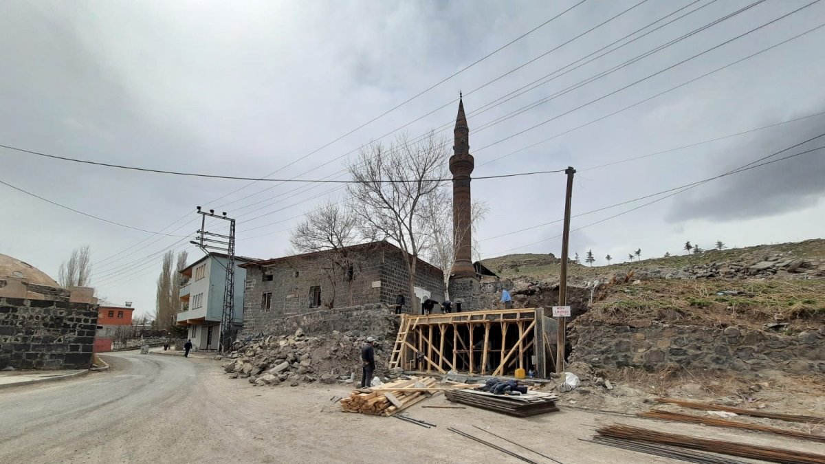 Tarihi Laçin Bey Cami tadilat alındı