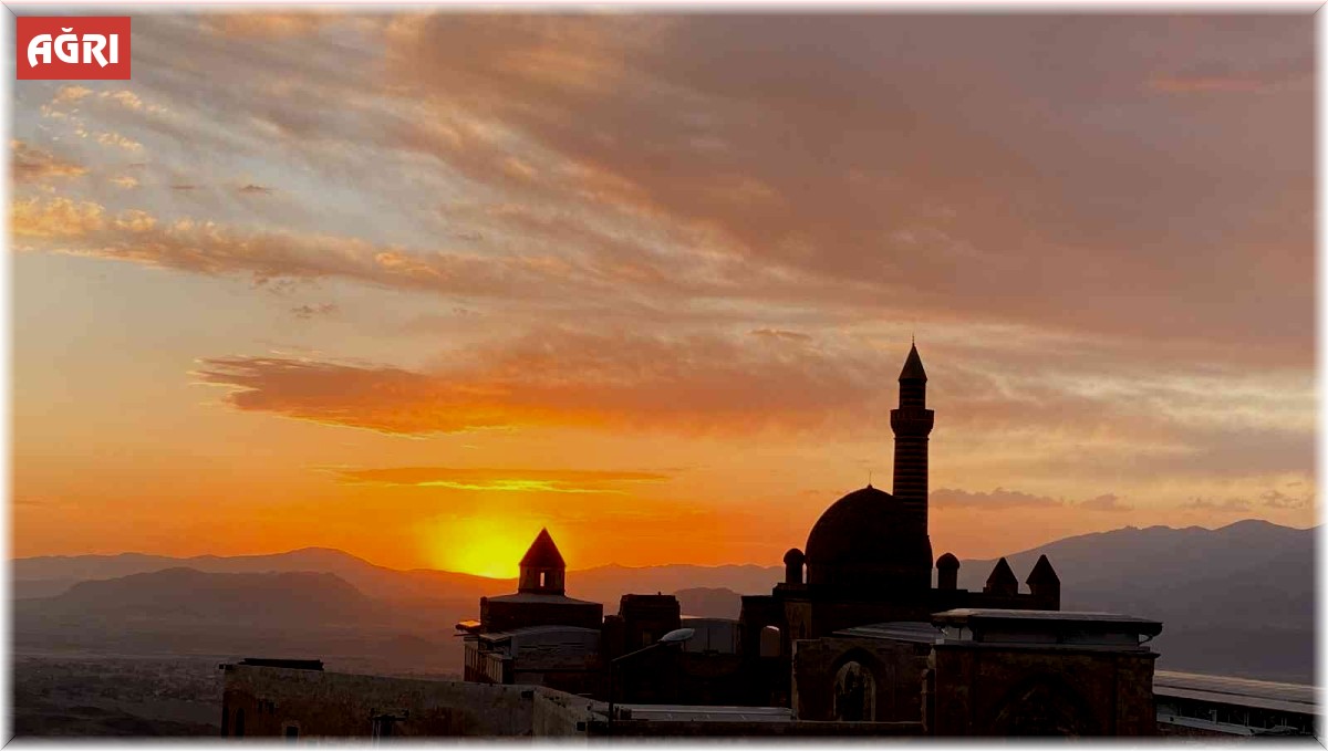 Tarihi sarayda eşsiz gün batımı