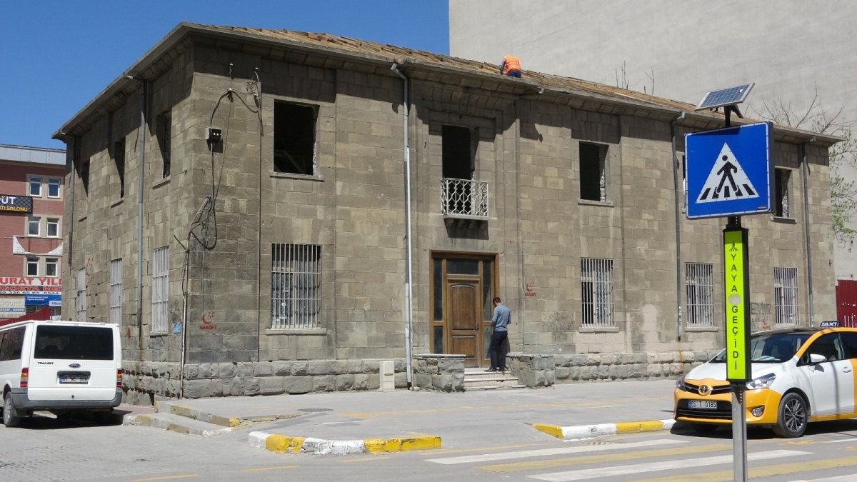 Tarihi Tekel binasının restorasyon çalışması başladı