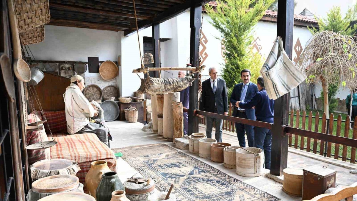 Tarihin izleri Poyraz Konağı'nda canlanıyor