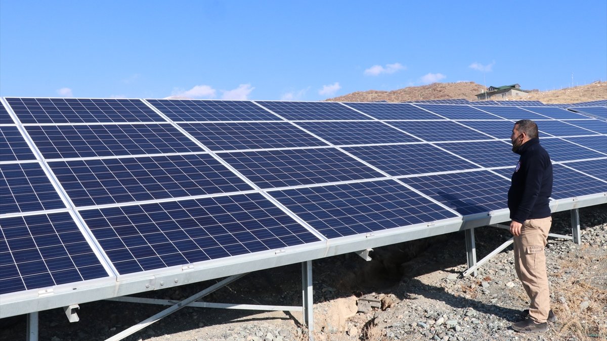 Tarıma elverişsiz arazide güneşten üretilen elektrikle 3 bin 600 hanenin ihtiyacı karşılanıyor
