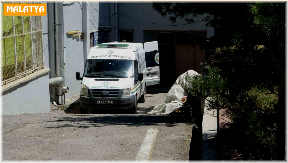 Tartıştığı eşini 30 bıçak darbesiyle katletti