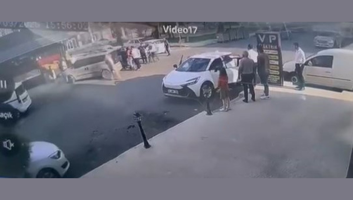 Tartıştığı sürücüye saldırdı: O anlar kamerada