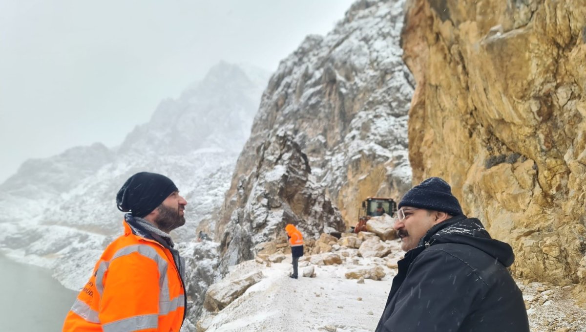 Taş Yolu'nda tehlike oluşturan kaya ve taşlar temizlendi