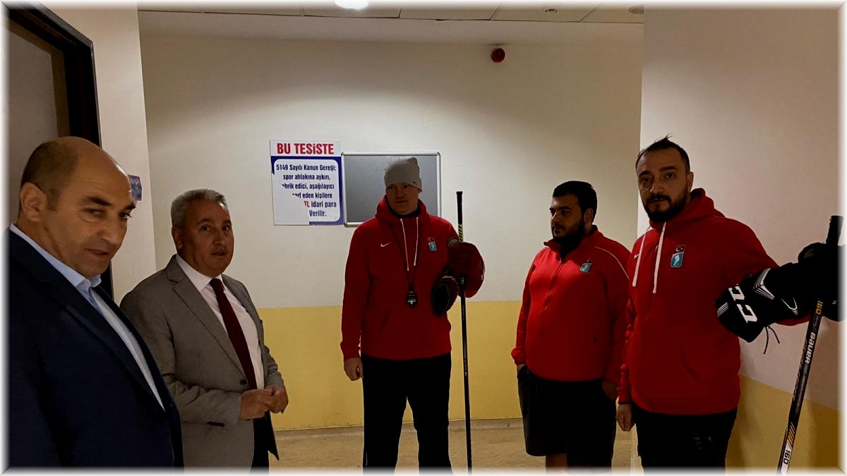 Taşkesenligil’den buz hokeycilere moral ziyareti