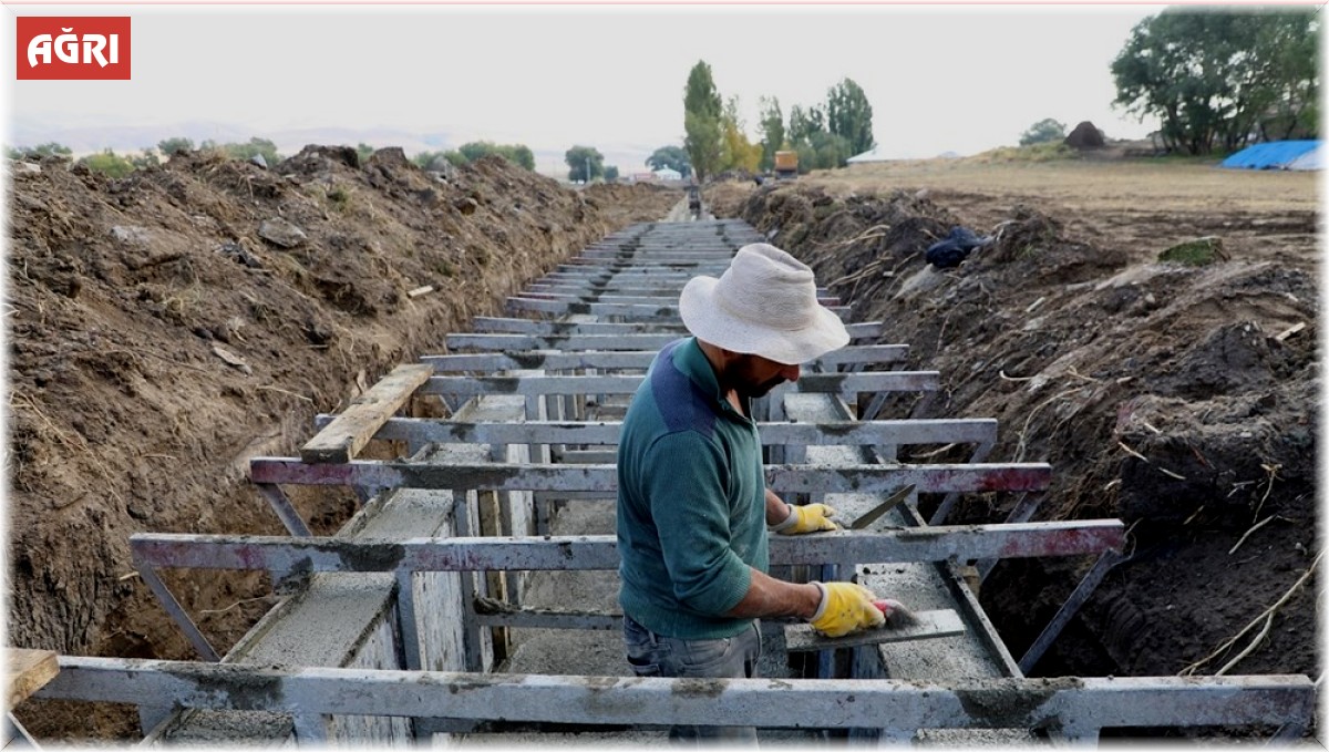 Taşlıçay'da 3 köye can suyu olacak su kanalında sona yaklaşıldı