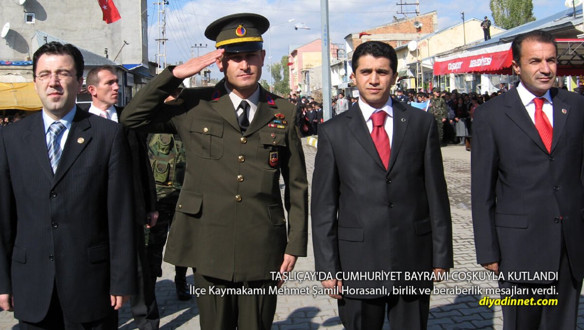 Taşlıçay'da Cumhuriyet Bayramı Kutlandı, 1.500 Öğrenciye Oyuncak Dağıtıldı
