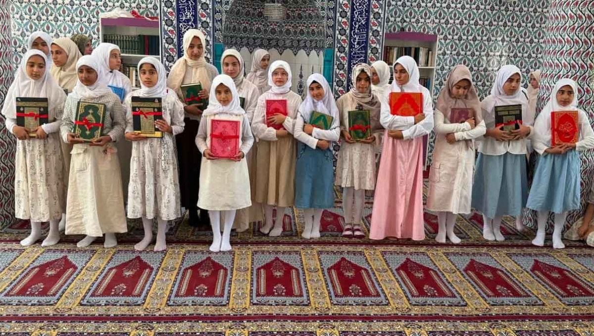 Taşlıçay'da Kur'an kursu öğrencileri mezuniyet sevinci yaşadı