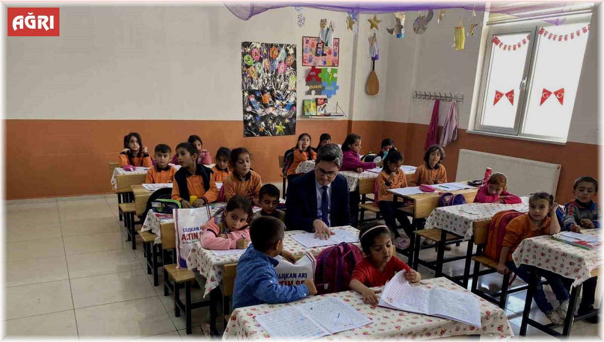 Taşlıçay Kaymakamı Arıkan, ilçe merkezindeki okulları ziyaret etti
