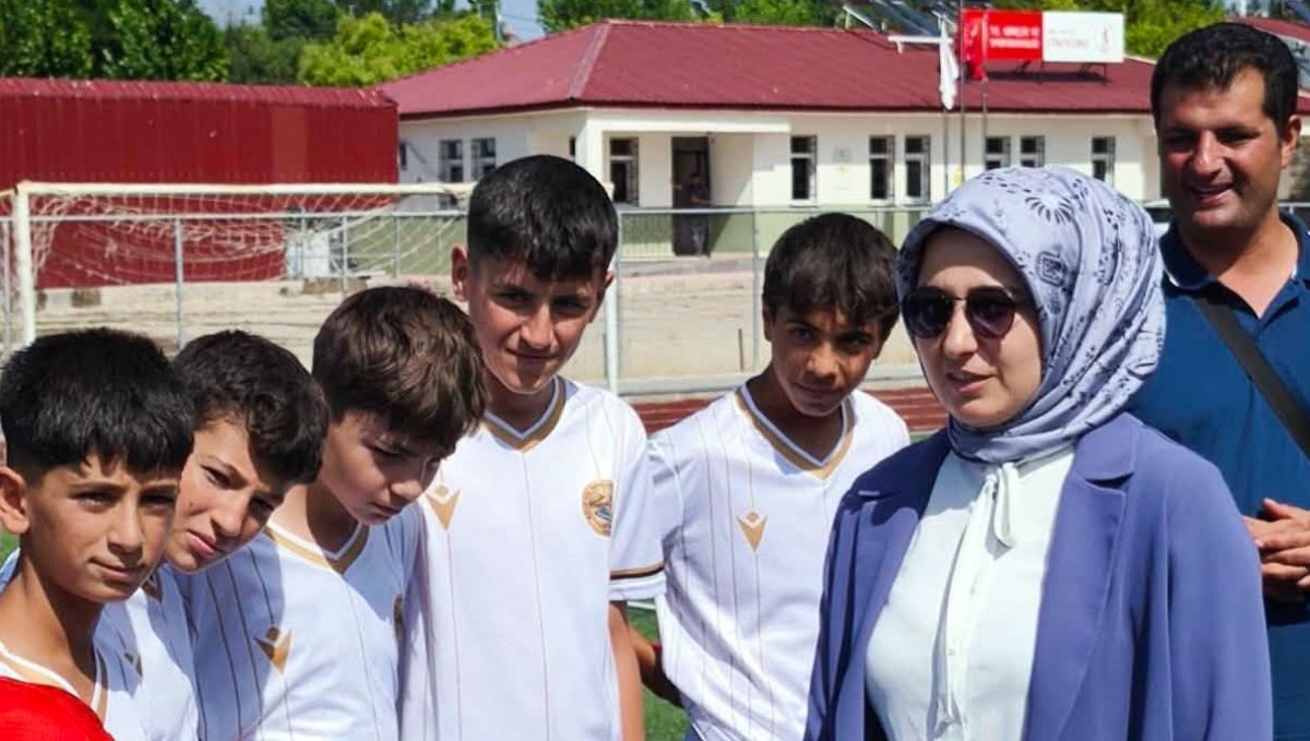 Taşlıçay Kaymakamı Kübra Baka Kılıç Gençlik Merkezi'ne Gitti: Minik Sporculara Sürprizi Vardı