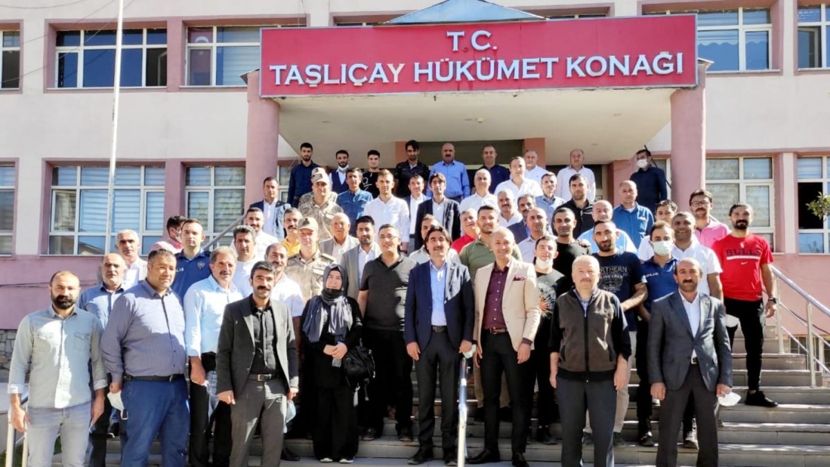 Taşlıçay Kaymakamı Murtaza Ersöz, Eşme’ye uğurlanırken 30 kilometrelik konvoy oluştu
