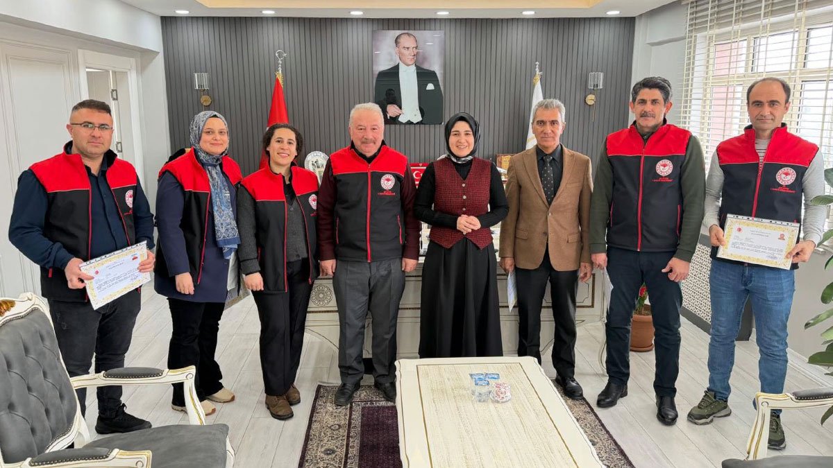 Taşlıçay’da sahipli köpeklere dijital kimlik: İlçe Tarım ekiplerine başarı belgesi