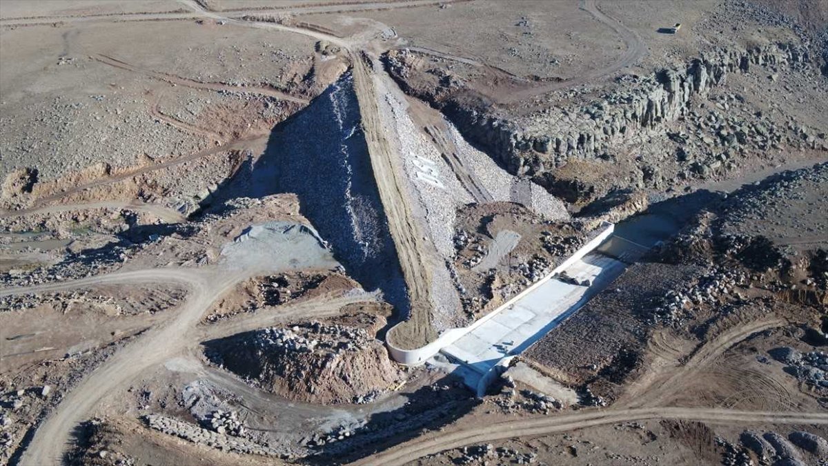 Taşlıçay’daki Derecek Barajı, 9 bin 960 dekar araziyi suyla buluşturacak