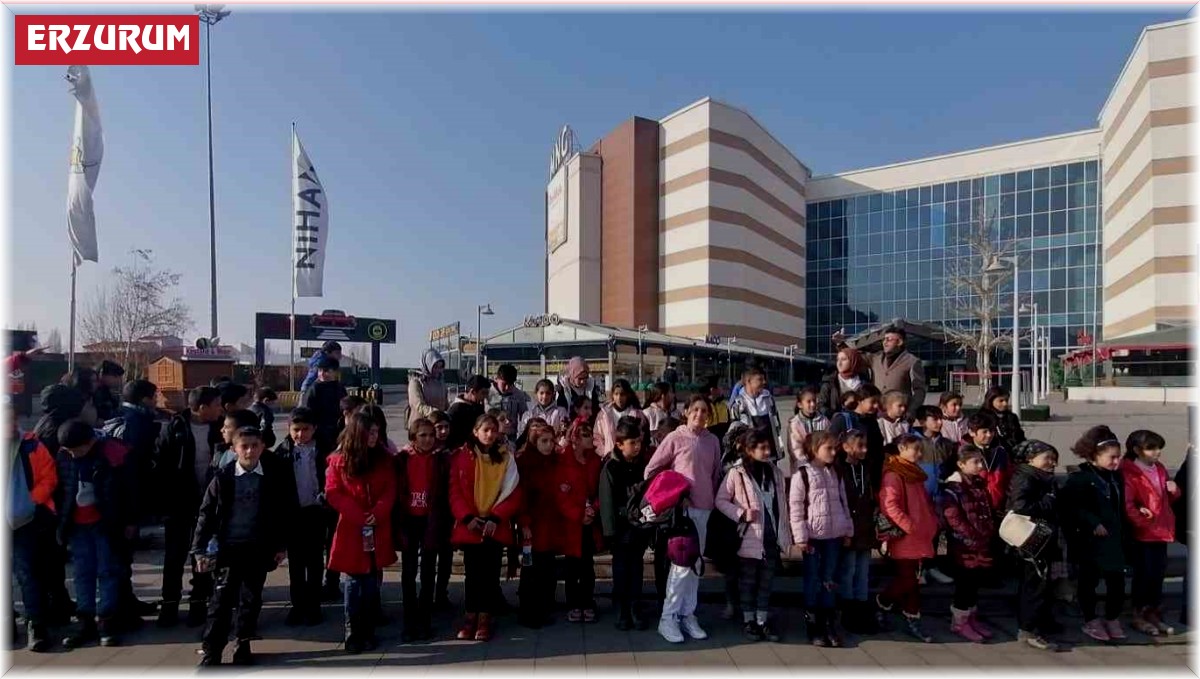 Taşradaki öğrencilerin hayallerini gerçekleştiriyor