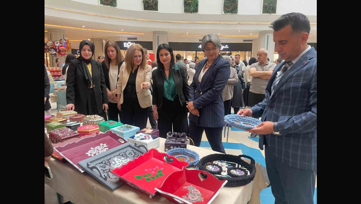 Tatlı keşifler projesi ile çocukların hayalleri sergiye dönüştü