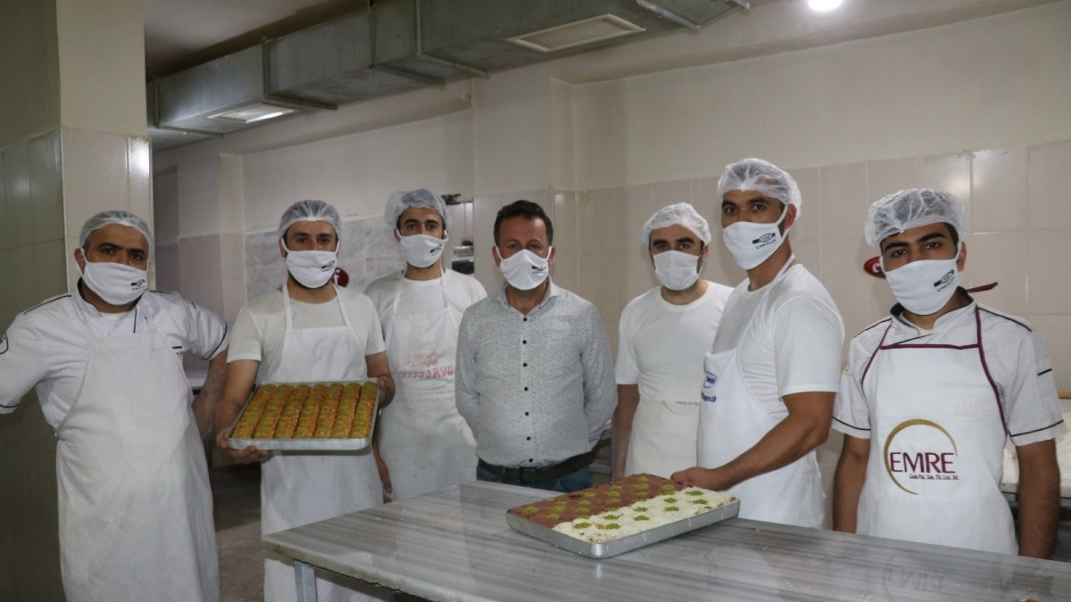 Tatlıcılarda bayram mesaisi başladı