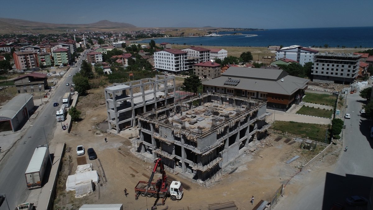 Tatvan'a yeni spor tesisleri kazandırılıyor