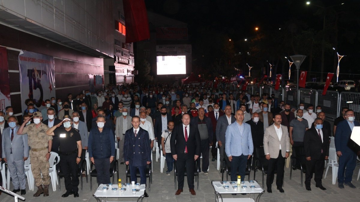 Tatvan'da "15 Temmuz Demokrasi ve Milli Birlik Günü" programı düzenlendi