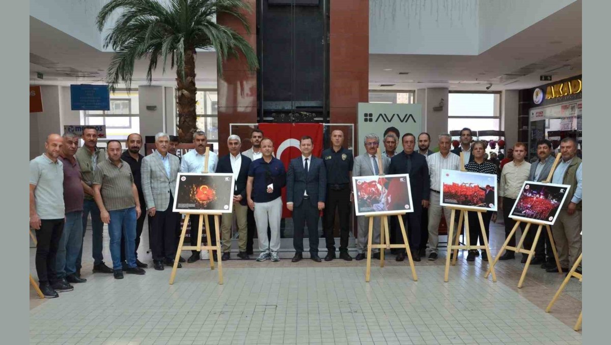Tatvan'da "15 Temmuz" konulu fotoğraf sergisi açıldı