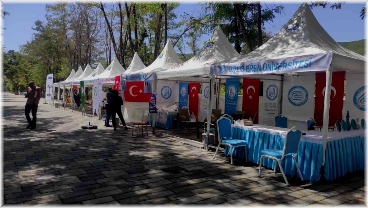 Tatvan'da 9 üniversite tanıtım standı kurdu