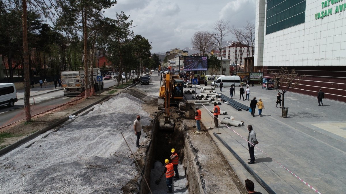 Tatvan'da altyapı çalışmaları devam ediyor