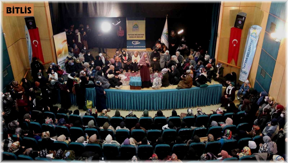 Tatvan'da 'Annem Babam Yaşadı Ben Öğrendim' konferansı