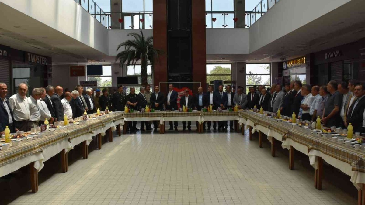 Tatvan'da bayramlaşma töreni