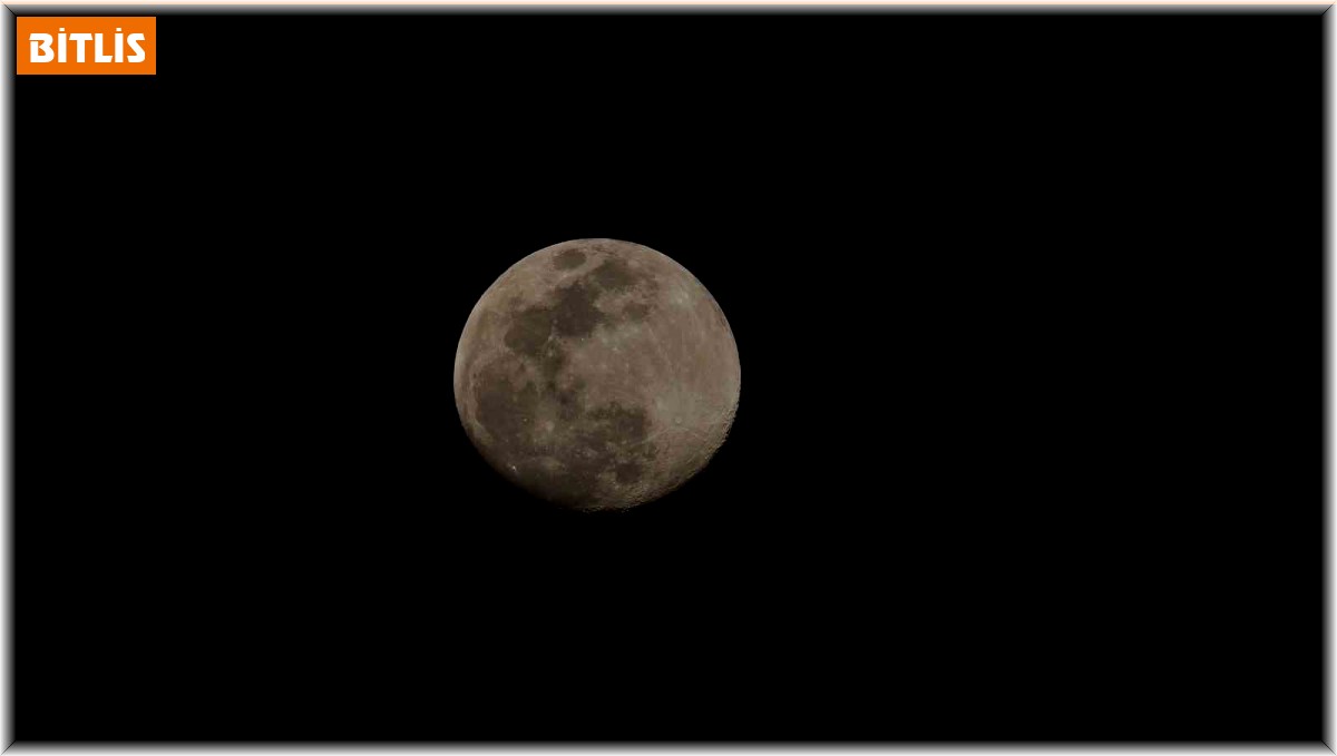 Tatvan'da dolunay manzarası hayran bıraktı