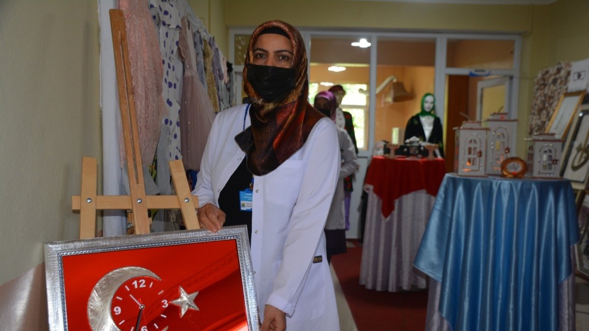 Tatvan'da 'El Sanatları Sergisi' açıldı
