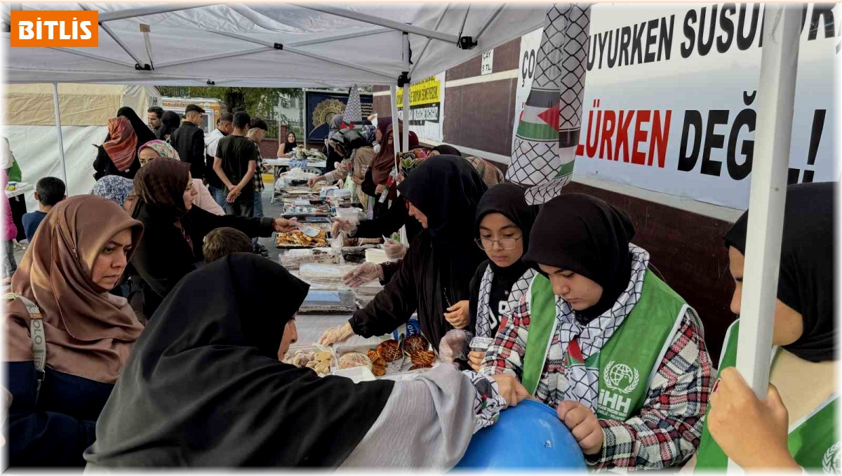 Tatvan'da Gazze'ye yararına hayır çarşısı açıldı