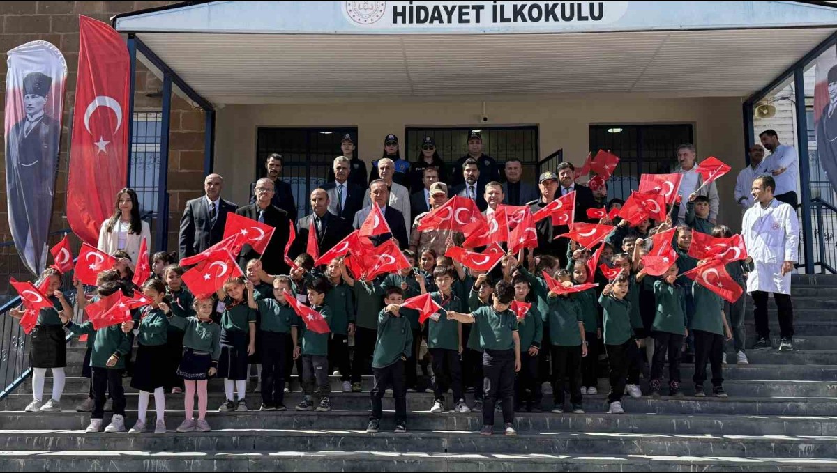 Tatvan'da "İlköğretim Haftası" kutlandı