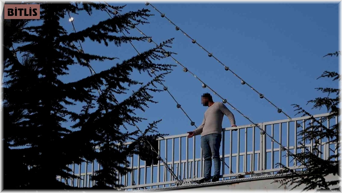 Tatvan'da intihar girişimi