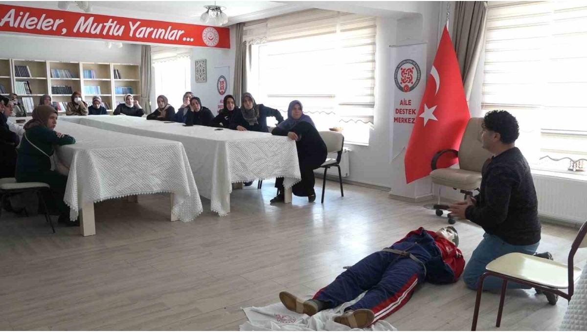 Tatvan'da kadınlara "ilk yardım" eğitimi verildi