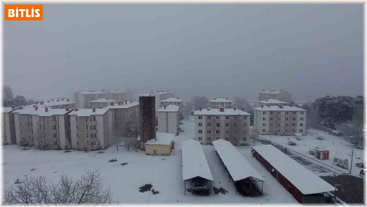 Tatvan'da kar yağışı